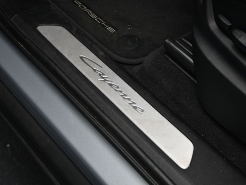 Used 2024 Porsche Cayenne image 15