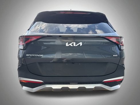 Used 2023 Kia Sportage LX image 9