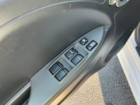 Used 2012 Mitsubishi i image 11