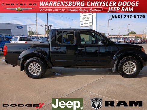 Used 2017 Nissan Frontier SV image 2