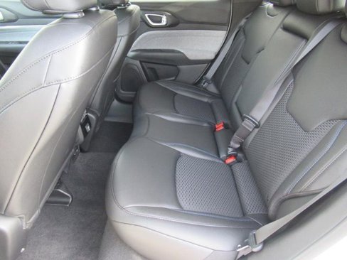New 2025 Jeep Compass Latitude w/ Mopar Graphics Package image 27