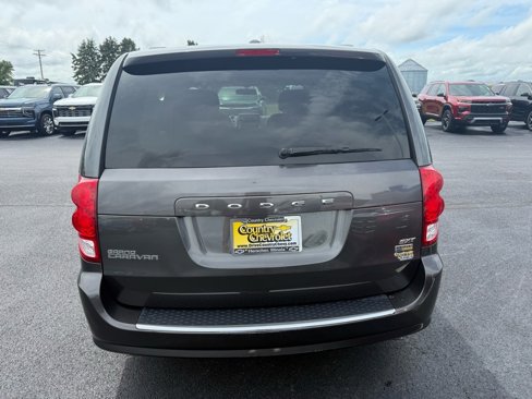 Used 2016 Dodge Grand Caravan SXT image 4