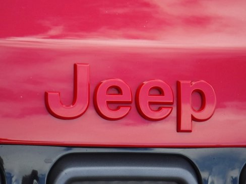 Used 2022 Jeep Compass Limited w/ (RED) Package image 6