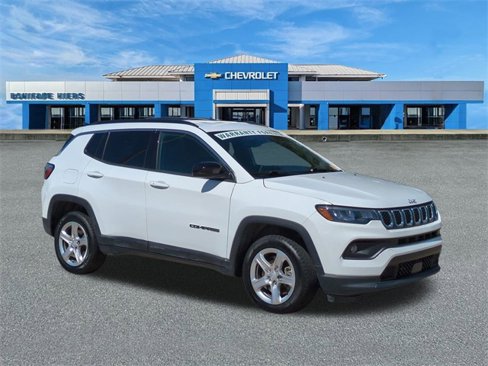 Used 2023 Jeep Compass Latitude image 2