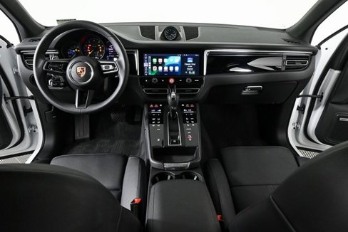 Certified 2025 Porsche Macan image 19