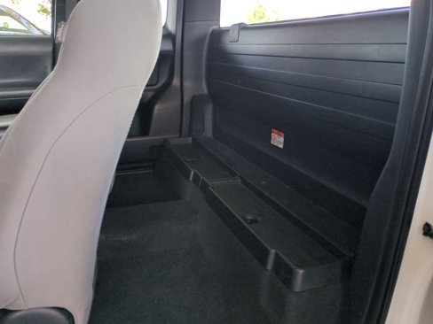 Used 2017 Toyota Tacoma SR image 13