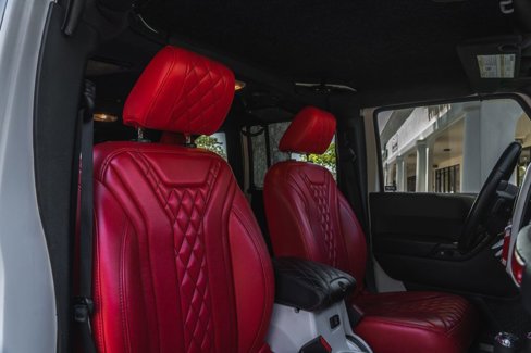 Used 2017 Jeep Wrangler Unlimited Sahara w/ Connectivity Group image 27