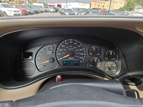 Used 2002 Chevrolet Suburban LT image 20