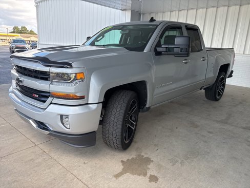 Used 2018 Chevrolet Silverado 1500 LT w/ LPO, Black Pack image 3