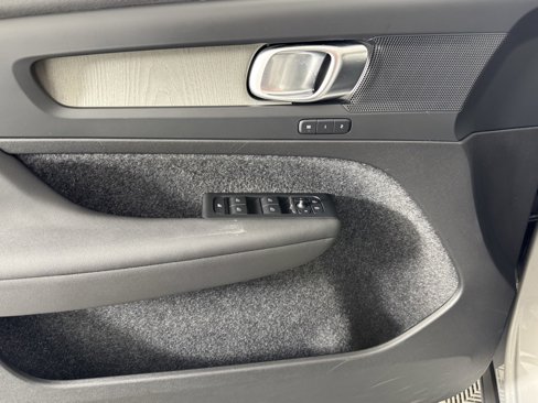 Certified 2025 Volvo XC40 B5 Core image 15