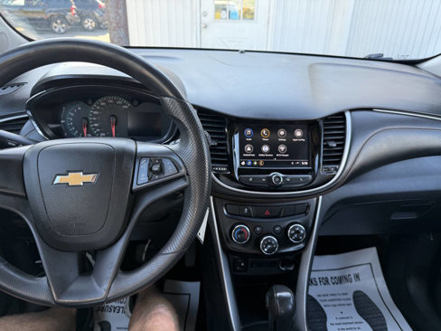 Used 2018 Chevrolet Trax LS image 2