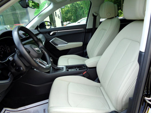 Used 2022 Audi Q3 2.0T Premium w/ Convenience Package image 9