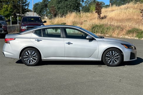 Used 2023 Nissan Altima 2.5 SV image 8