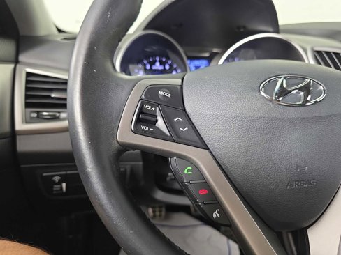 Used 2013 Hyundai Veloster w/ Style Pkg image 17