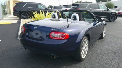 Used 2010 MAZDA MX-5 Miata Touring image 7