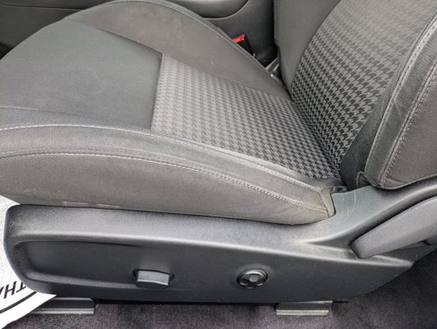 Used 2017 Dodge Challenger R/T image 9