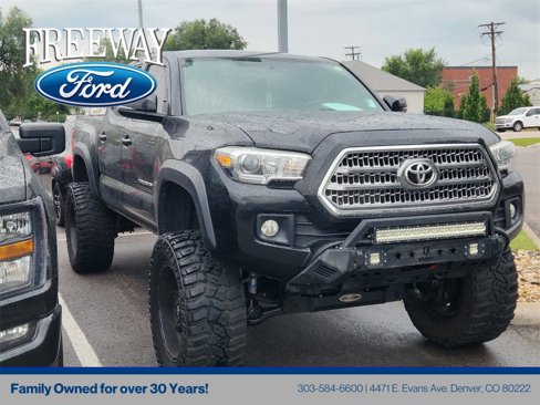Used 2016 Toyota Tacoma TRD Off-Road image 1