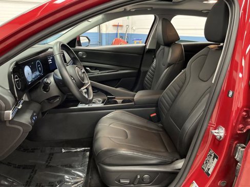 Used 2023 Hyundai Elantra Limited image 4