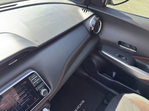 Used 2020 Nissan Kicks SR w/ Exterior Package image 28