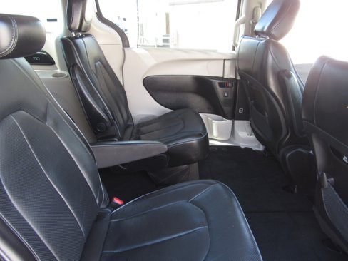 Used 2020 Chrysler Pacifica Limited image 12
