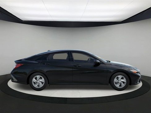 New 2025 Hyundai Elantra SE image 7