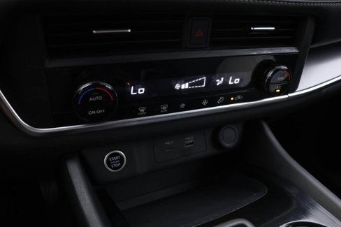 Used 2023 Nissan Rogue SV image 6