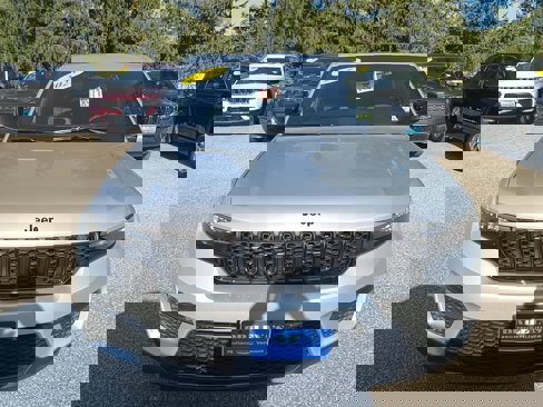 New 2025 Jeep Grand Cherokee Altitude image 3