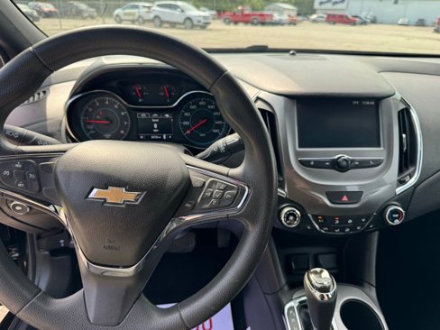 Used 2018 Chevrolet Cruze LT w/ Convenience Package image 9