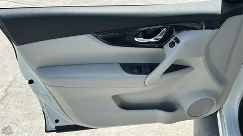 Used 2018 Nissan Rogue Sport SV image 15