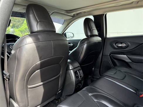 Used 2019 Jeep Cherokee Limited image 37