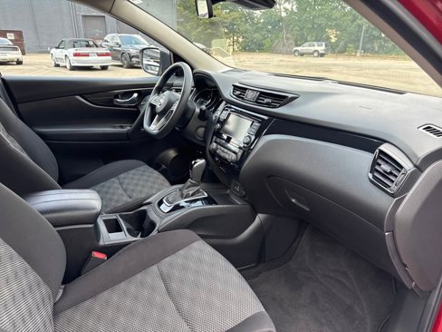 Certified 2020 Nissan Rogue Sport SV image 40
