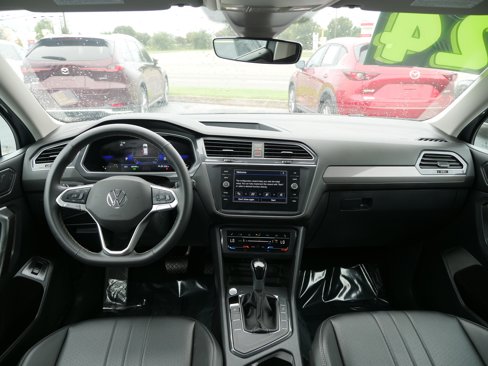 Used 2024 Volkswagen Tiguan SE image 16