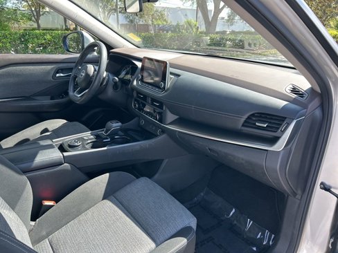 Used 2023 Nissan Rogue SV image 36