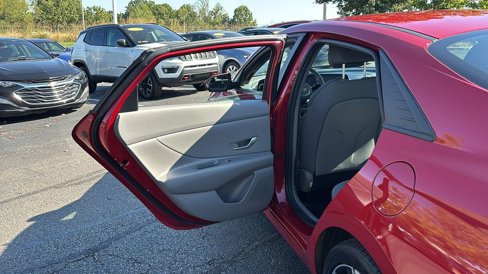 Used 2023 Hyundai Elantra SEL w/ Convenience Package image 28