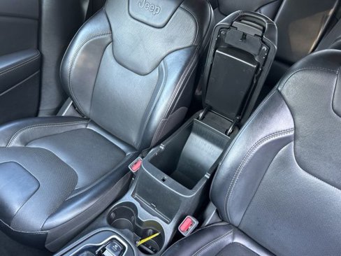 Used 2023 Jeep Cherokee Altitude Lux image 25