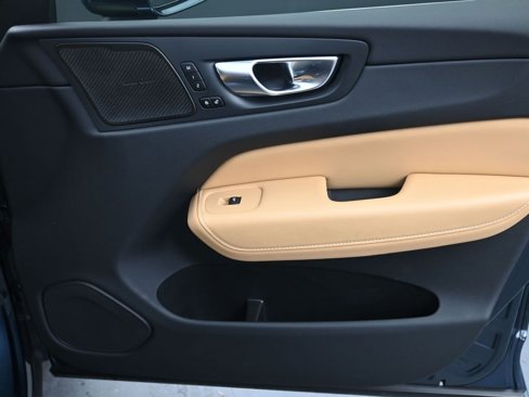 Certified 2023 Volvo XC60 B5 Ultimate w/ Climate Package image 14