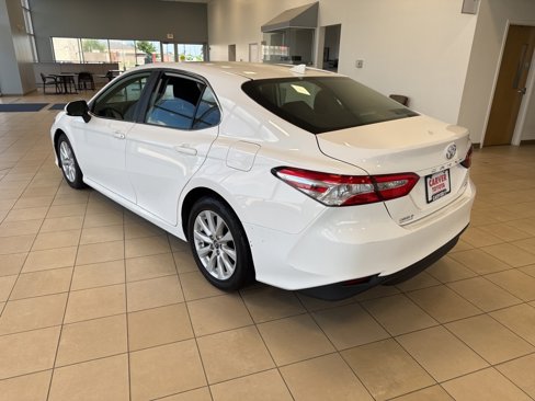 Used 2019 Toyota Camry LE image 9