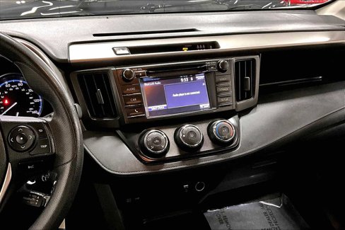 Used 2018 Toyota RAV4 LE image 6
