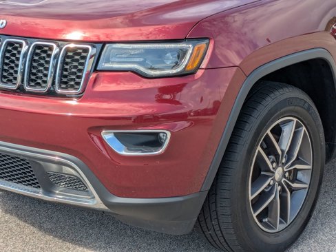 Used 2018 Jeep Grand Cherokee Limited w/ Luxury Group II image 2