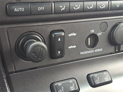 Used 2004 Ford Thunderbird image 17
