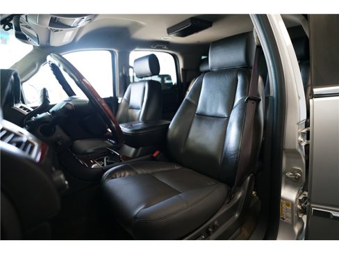 Used 2010 Cadillac Escalade AWD image 11
