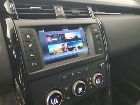 Used 2017 Land Rover Discovery SE image 28