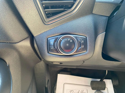 Used 2019 Ford Escape SE image 16