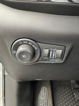 Used 2022 Jeep Compass Altitude w/ Convenience Group image 24