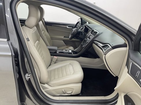 Used 2018 Ford Fusion SE image 8