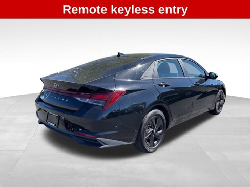 Used 2023 Hyundai Elantra SEL w/ Cargo Package image 5