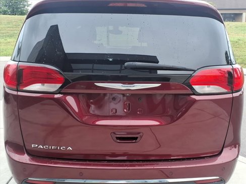 Used 2017 Chrysler Pacifica Touring-L image 27