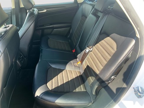Used 2018 Ford Fusion SE w/ Equipment Group 601A image 24