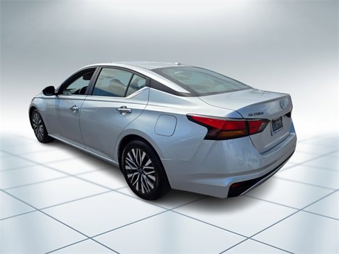 Used 2023 Nissan Altima 2.5 SV image 7
