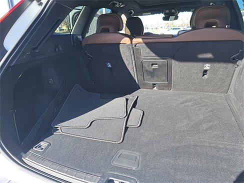 Used 2023 Volvo XC60 T8 Plus w/ Protection Package Premier image 24